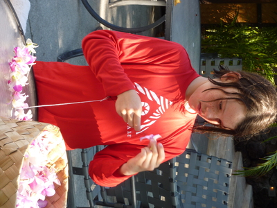 Kona - Allyndreth making leis