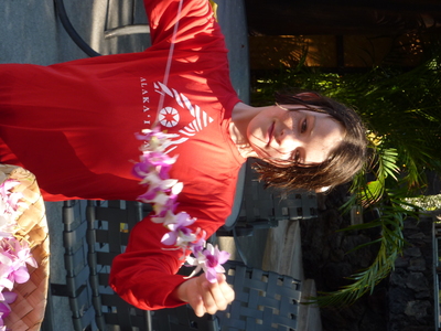 Kona - Allyndreth making leis