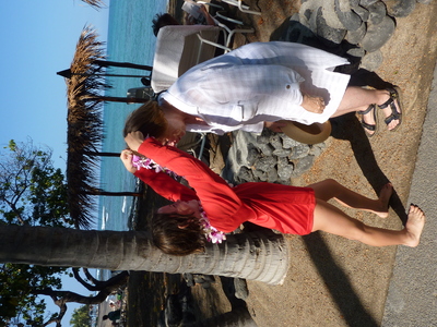 Kona - Allyndreth making leis