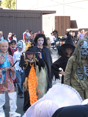 20111031_1319-IMG_0448-HVE_Halloween_Parade