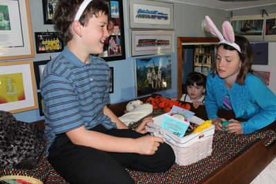 20130331.0935-IMG_3844-Easter_egg_hunt