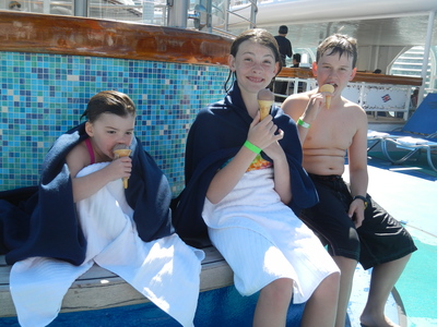 20130614.1551-DSCN2721-by_TAS-ERS_AMS_TAS_eating_soft_serve
