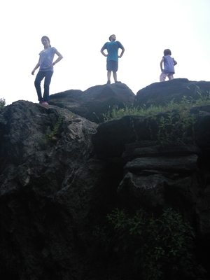 20130818.1629-DSCN2881-ERS_AMS_TAS_climbing_in_NY_Central_Park