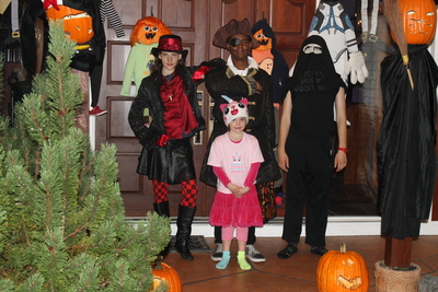 20141031.1933-IMG_2956-Halloween_Night_with_Addison_Early