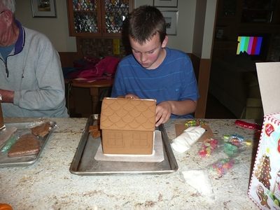 20111127-TAS_making_gingerbread_houses_with_Opa4