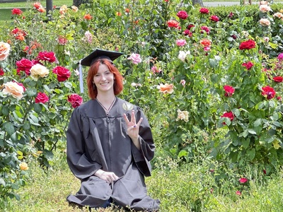 20250611_1207-IMG_2835-AMS_UW_Grad_week-AMS_in_rose_garden